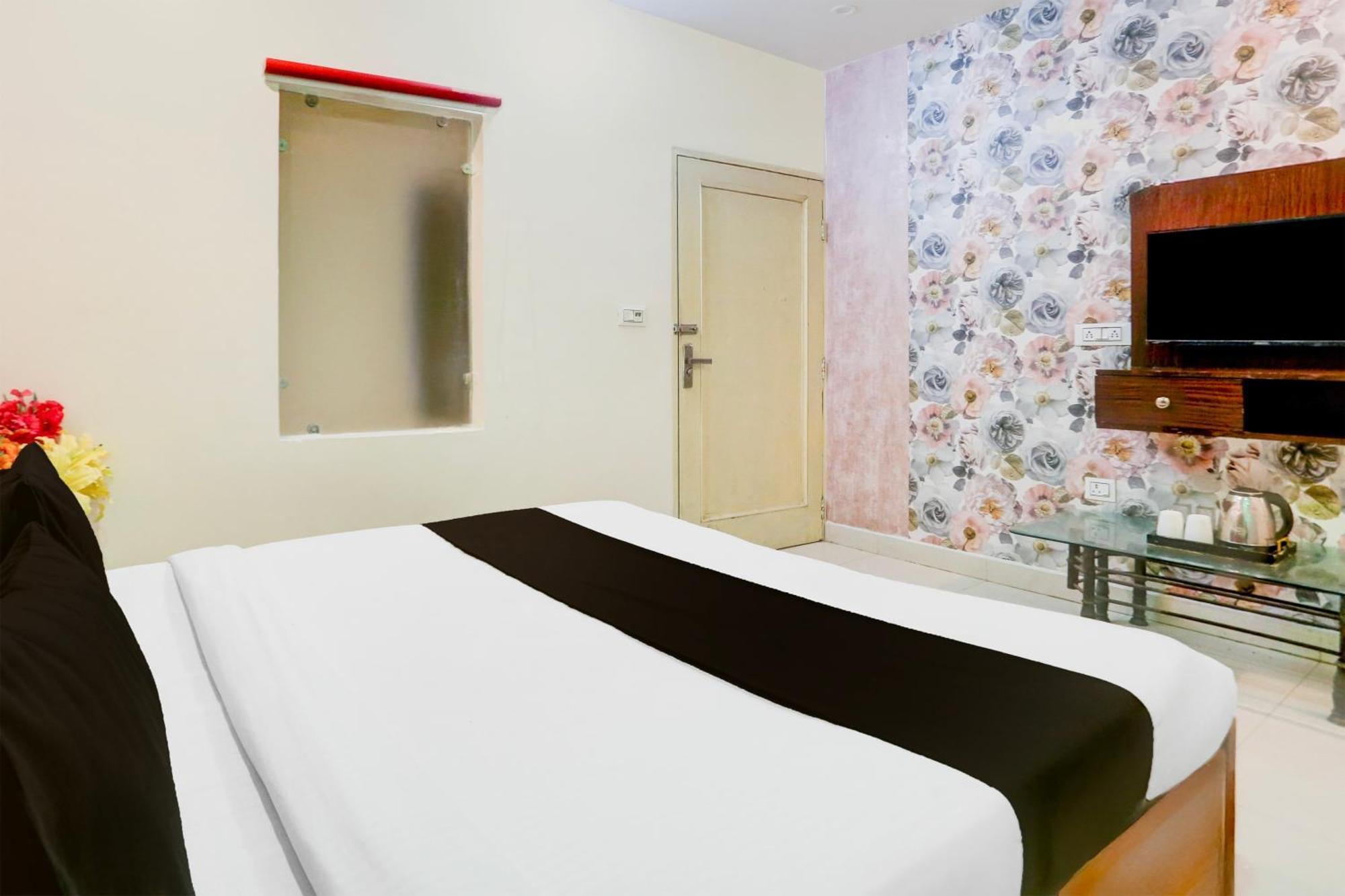 Super Collection O Roop Vihar Rohtak Formerly Hotel Maha Bagian luar foto